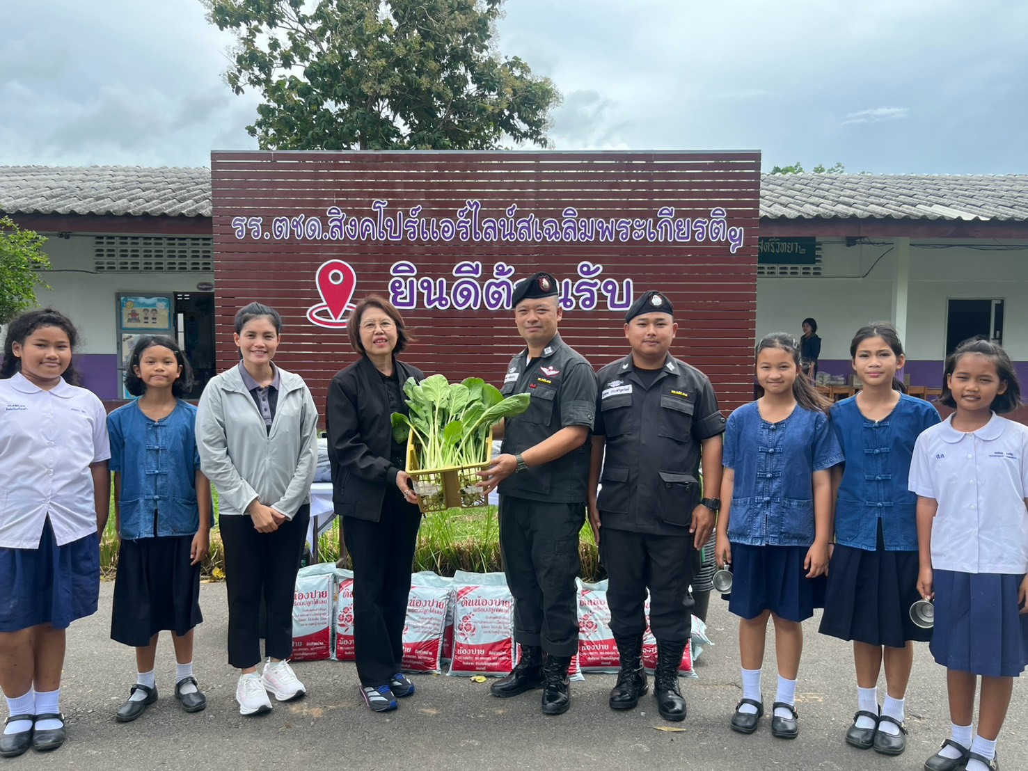 title - ส.ป.ก.จันทบุรี สนับสนุนปัจจัยการผลิต ในโครงการเพิ่มศักยภาพระบบงานเกษตร ภายใต้แผนพัฒนาเด็กและเยาวชนในถิ่นทุรกันดาร ตามพระราชดำริ สมเด็จพระเทพรัตนราชสุดาฯ สยามบรมราชกุมารี ประจำปีงบประมาณ พ.ศ. 2569